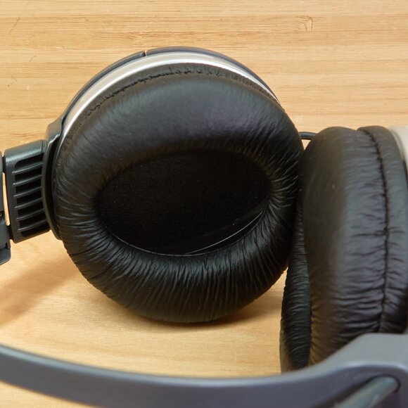 Sony MDR-XD100 Closed-Back Studio Monitor Headphones / Long Cord - Picture 5 of 6